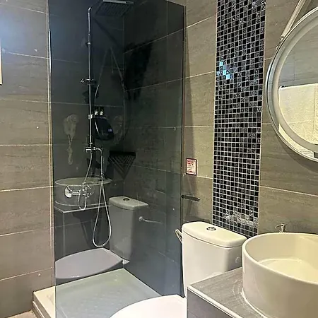Cross Plaza Отель 3*
