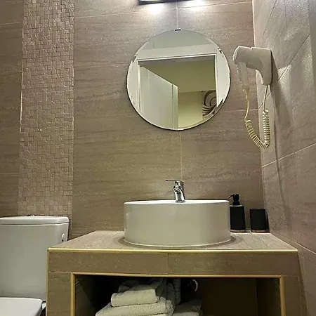 Cross Plaza Отель Megali Volvi