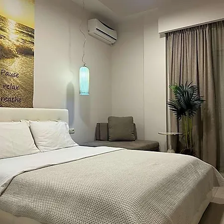 Отель Cross Plaza 3*