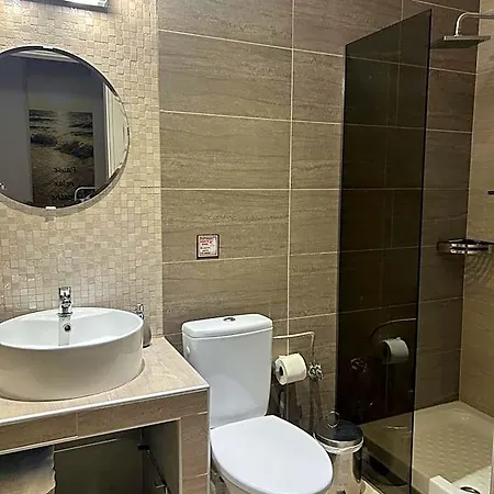 Cross Plaza Отель