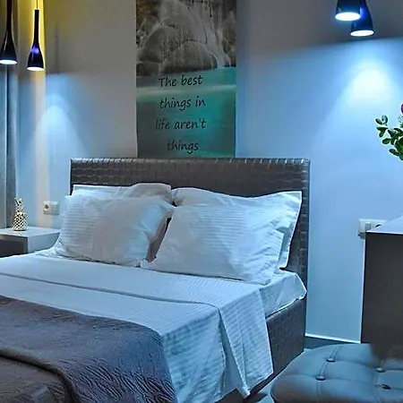 Cross Plaza Отель 3*